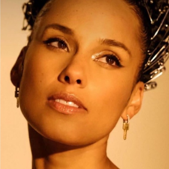 EERA Key White Gold Diamond Single Earring - Picture 4 of 17